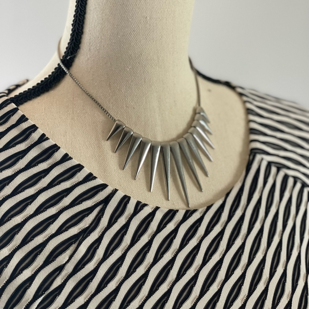 Stylish drop tear choker